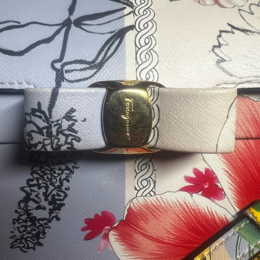 Salvatore Ferragamo Vara Bow Crossbody - Picture 11 of 14